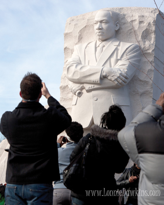 Martin Luther King Jr.National Memorial - people taking pictures of the Stone of Hope